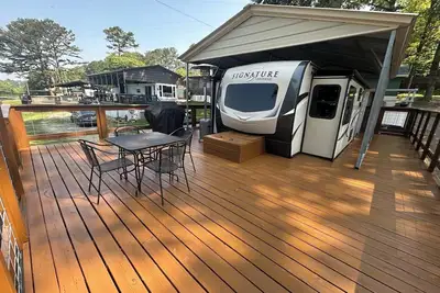 Image de Gorgeous modern Camper located on Lake Douglas close to all area attractions!