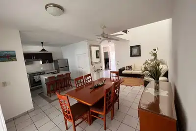 Image de family-sized house in peaceful area, Pet friendly!