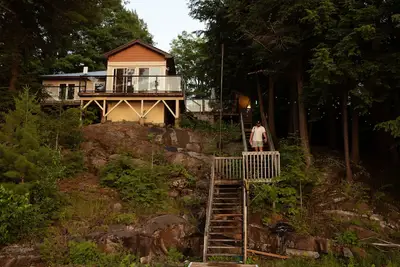 Image de Lennys Lakehouse in Muskoka. \n20 minutes to Port Carling or Bracebridge!