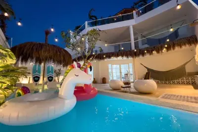 Image de Beautiful Beach House with Jacuzzi, Pool, and Ocean Views.