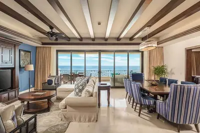 Image de 5-Star Luxury oceanside resort in Cabo, minutes from Marina and downtown Cabo!