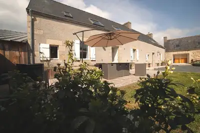 Image de Villa '7pers Piscine-spa Plage 4kms' avec terrasse privée, jardin privé et Wi-Fi