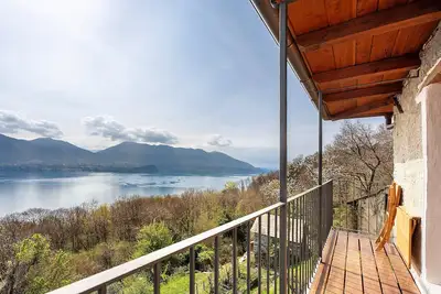 Image de Appartement \"La Torretta Di Mozzola\" avec vue sur le lac, terrasse privée et Wi-Fi