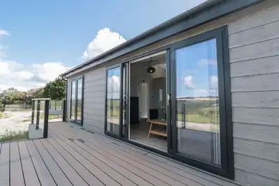 Image de Buttercup Lodge, pet friendly, with a garden in Dartmouth