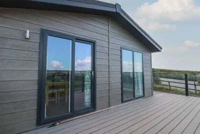 Image de Honeysuckle Lodge, pet friendly, with a garden in Dartmouth