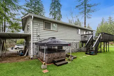 Image de Charming golf-side stay with firepit, hot tub, grill, & pool table - W/D & Ac