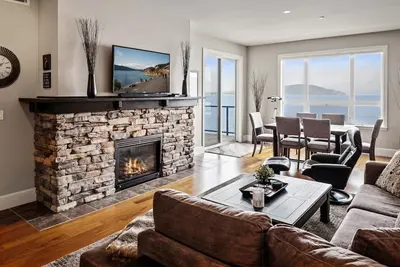 Image de Seasons Waterfront Condo. Beach, Heated Pool, Hot Tub