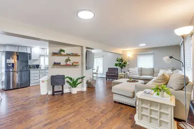 Image de 14 Mi to Uga: Quiet Lakefront Getaway w/ Porch!