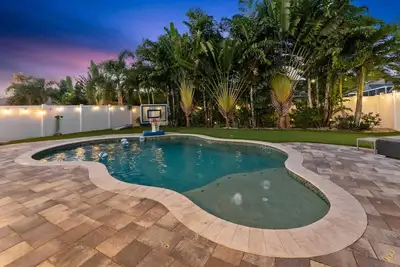 Modern Pool Home w Putting Green