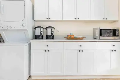 Image de Entire House + Private Downstairs Unit + Spa + 7 Acres of Forrest