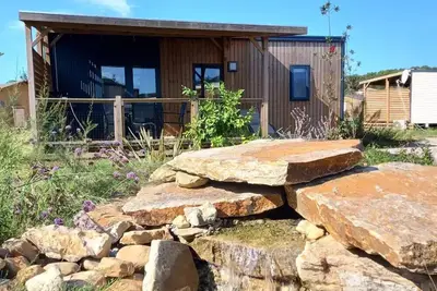 Image de Mobil-home Premium 29m² 2 chambres + terrasse 21m² + Tv + Lv + Clim + plancha 4 personnes