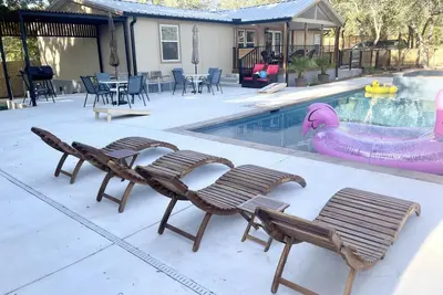 Image de Cozy Lake Travis Home - Pool & Spa