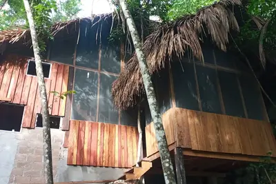 Image de Maya Cave House. Overnite in a cave in Belize, with howler monkeys as neighbours
