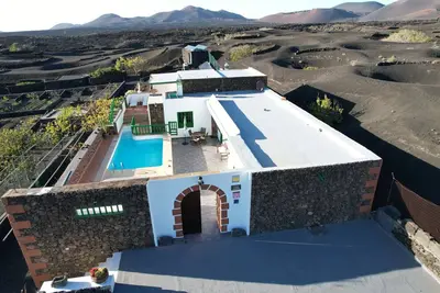 Casa Diama 1 : vue sur La Geria et piscine commune
