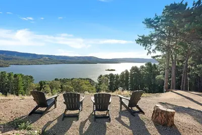 Image de Lake Eildon Retreat - Breathtaking Views - Sleeps 12
