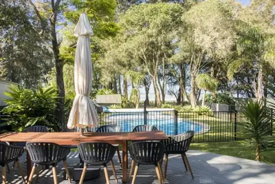 Image de Lakedge Retreat - Lakefront, Pool + 3 Ensuites