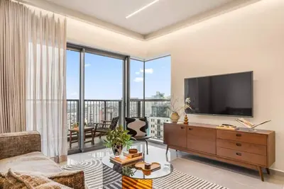Image de Urban Oasis in the 9th: Relaxation and Breathtaking View