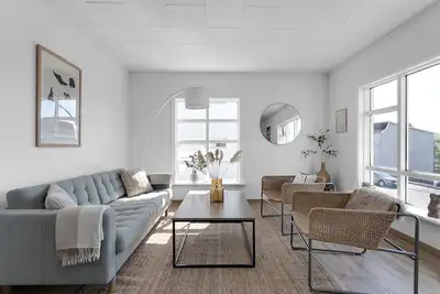 Charming & Spacious apt.