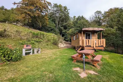 Image de Roulotte cosy avec kitchenette, ruisseau apaisant et espace bien-ĂŞtre, nuit insolite Ă Ferdrupt