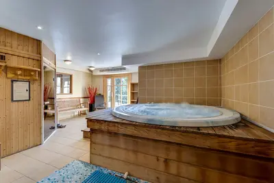 Image de Appartement cosy avec accès direct aux pistes, piscine et spa à Arc 1950