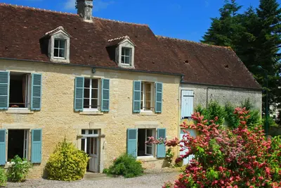 Image de Grande maison XVIIIème avec jardin clos, ping-pong et option chambres d'hôtes - Animaux acceptés