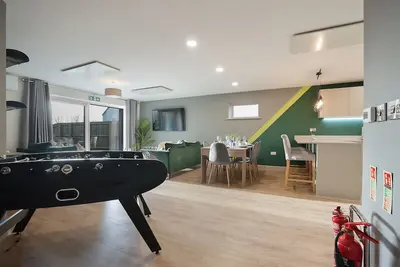 Image de High spec, 4 bed family eco-home w/private gym & tennis courts in Lincolnshire.