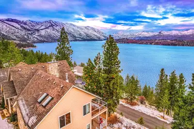4br duplex with lake views, hot tub & wine cellar.