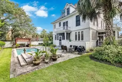 Image de Duck Pond Grand Downtown Pool Home: 5 Br