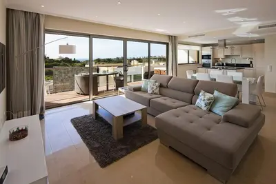 Premier nº 47 - Luxury modern, spacious apartment, with fantastic sea views