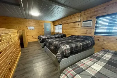 Image de Snug 3 Bed Cabin at Mill Creek Marina: Cabin 1