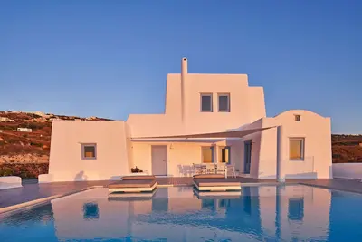 Image de Beautiful Home in Santorini with Private Pool and Sea View