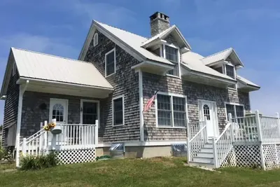 Image de Pet Friendly Downeast Maine Waterfront Home. Surrounded by the Atlantic ocean.