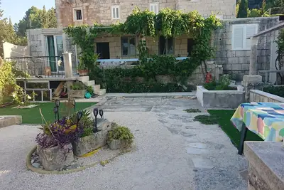 Image de Beachfront summer retreat, amazing sea views, nature and sea terraces comfort.