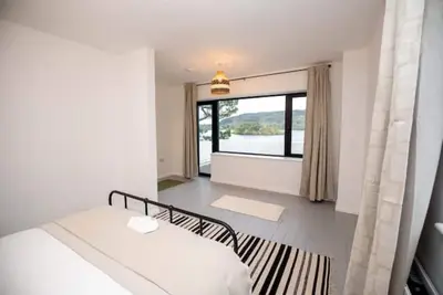 Image de Lakehouse Art Deco retreat