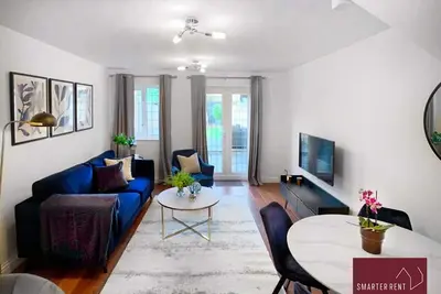 Image de Knaphill - 2 Bedroom Terrace House - With Garden