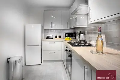 Image de Wokingham - 2 Bedroom Maisonette - With Parking