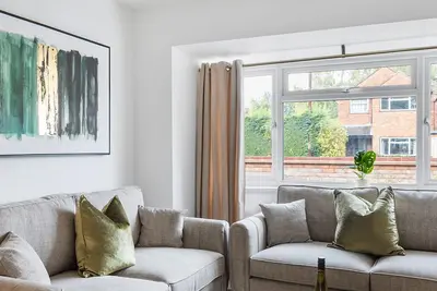 Image de Woking -Garden, Driveway Parking, 4Bed