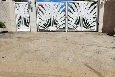 Image de Bas de villa  terrasse, jardin, quartier  calme, proche zone commerciale.