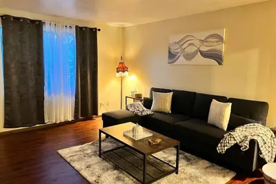 Image de Quiet & Cozy 2br Apt, Black-out Curtains
