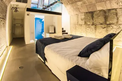 Lonja Suites 1 Blue
