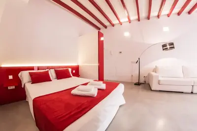 Lonja Suites 3 red