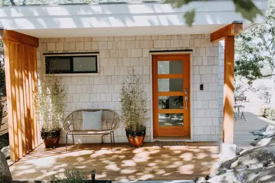 Image de A Private Modern Cottage: Surrounded by nature in the heart of the city