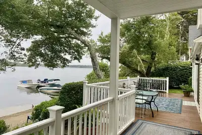 Image de Stunning Lake Front Property