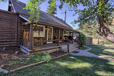 Image de Blacksmith Cabin- Family Getaway! Mtn Views~ River Access!