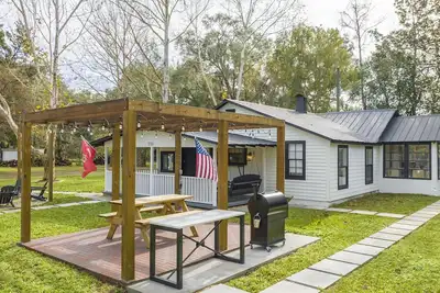 Image de Private 8-Acre Ranch with Outdoor Dine in\/Barbecue