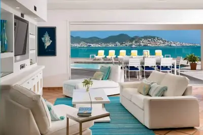 Image de New listing! Blue View. . stunning views of endless sea!