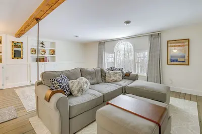 Image de Cozy Wolfeboro Home w/ Private Deck: 1 Mi to Lake!