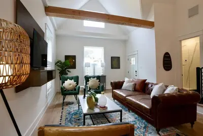 Image de Stylish bungalow sleeps 5 / walk to Cooper Young