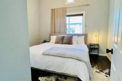 Image de The Olympic - Stylish, King Bed, For Families!