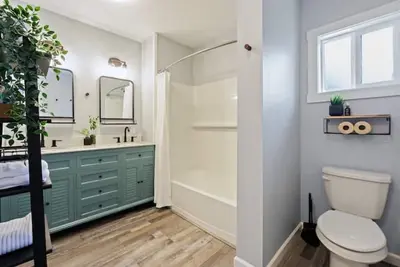 Image de Stylish, Modern & Family Friendly Home!